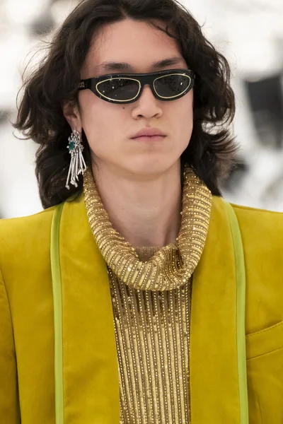 Look 12